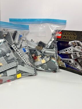Lego Star Wars Millenium Falcon w/ manual